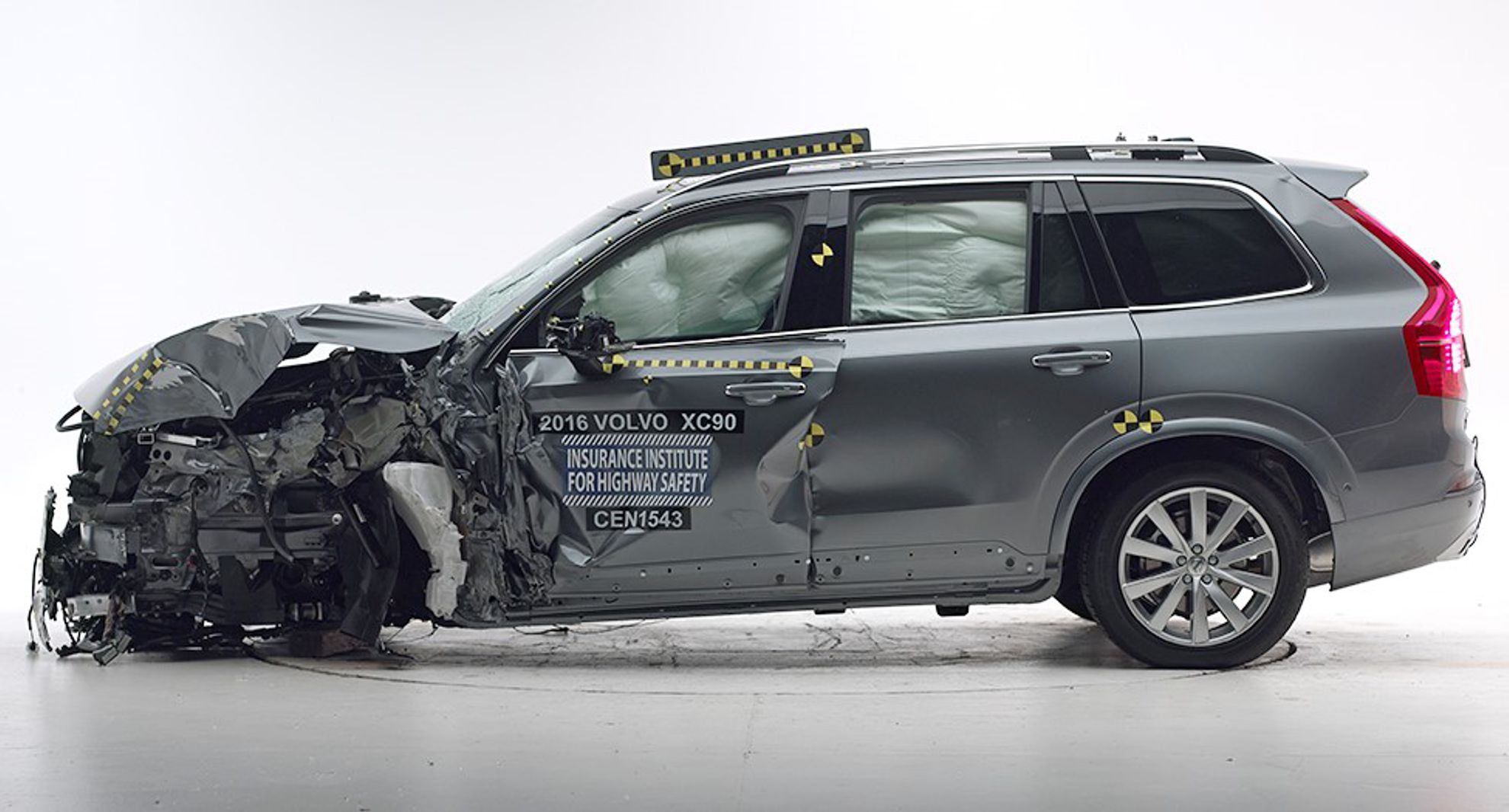 VOLVO XC90 AWARDED TOP SAFETY RATING BY IIHS