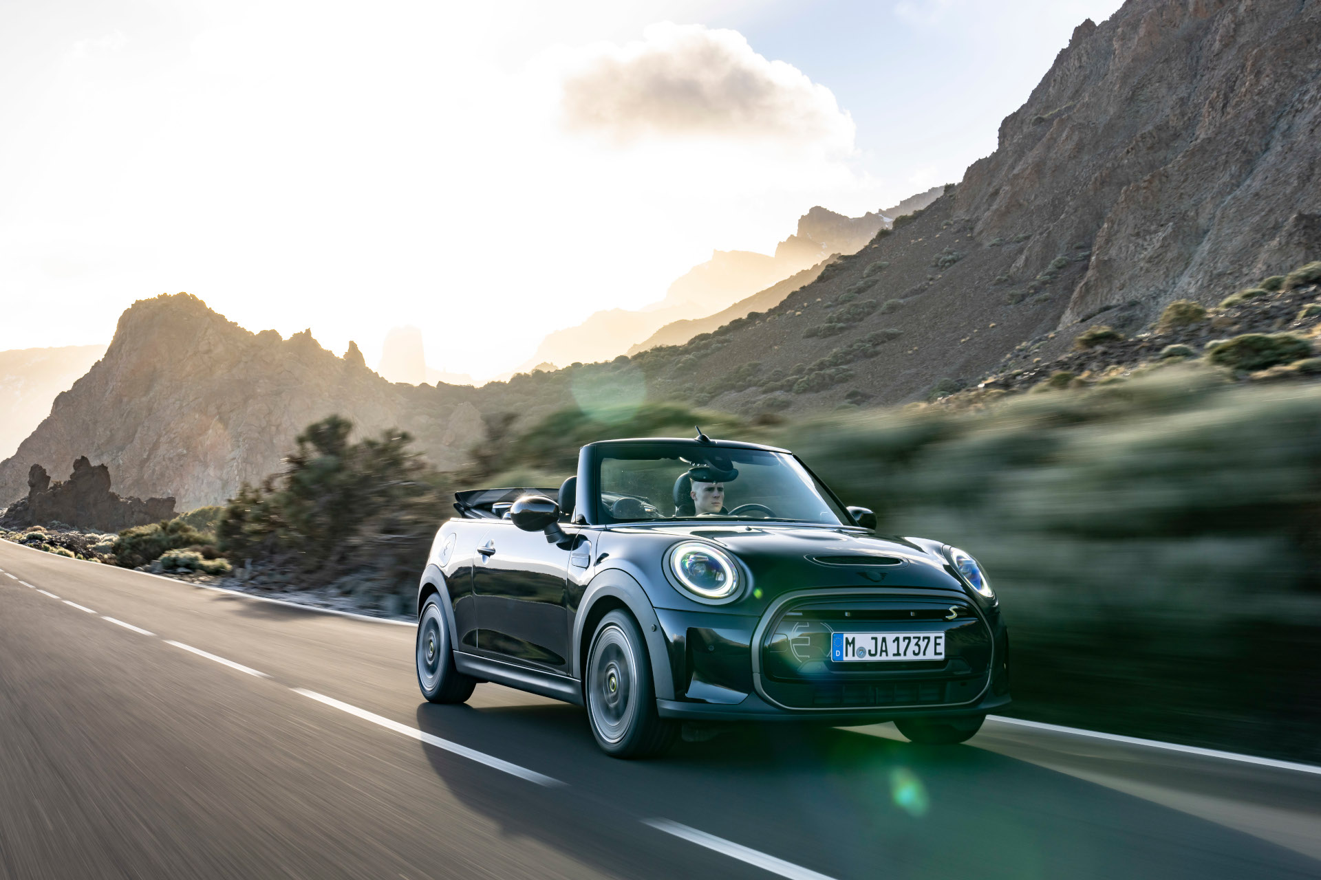 The first all-electric MINI Convertible