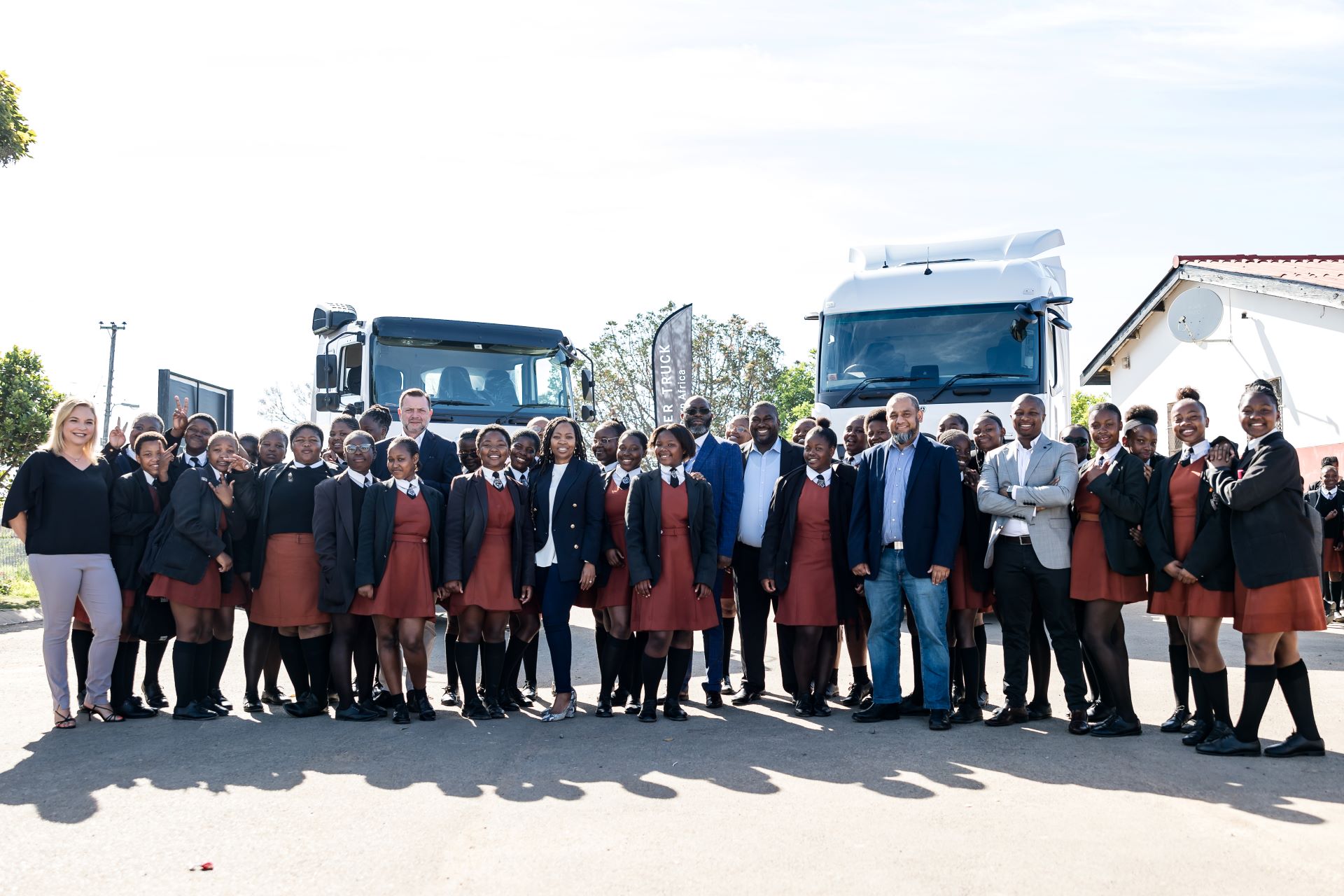 Daimler Truck Southern Africa visits Ulwazi High School in East London following the sponsorship of handbooks and study guides worth R1 million to schools in Gauteng and the Eastern Cape earlier in the year