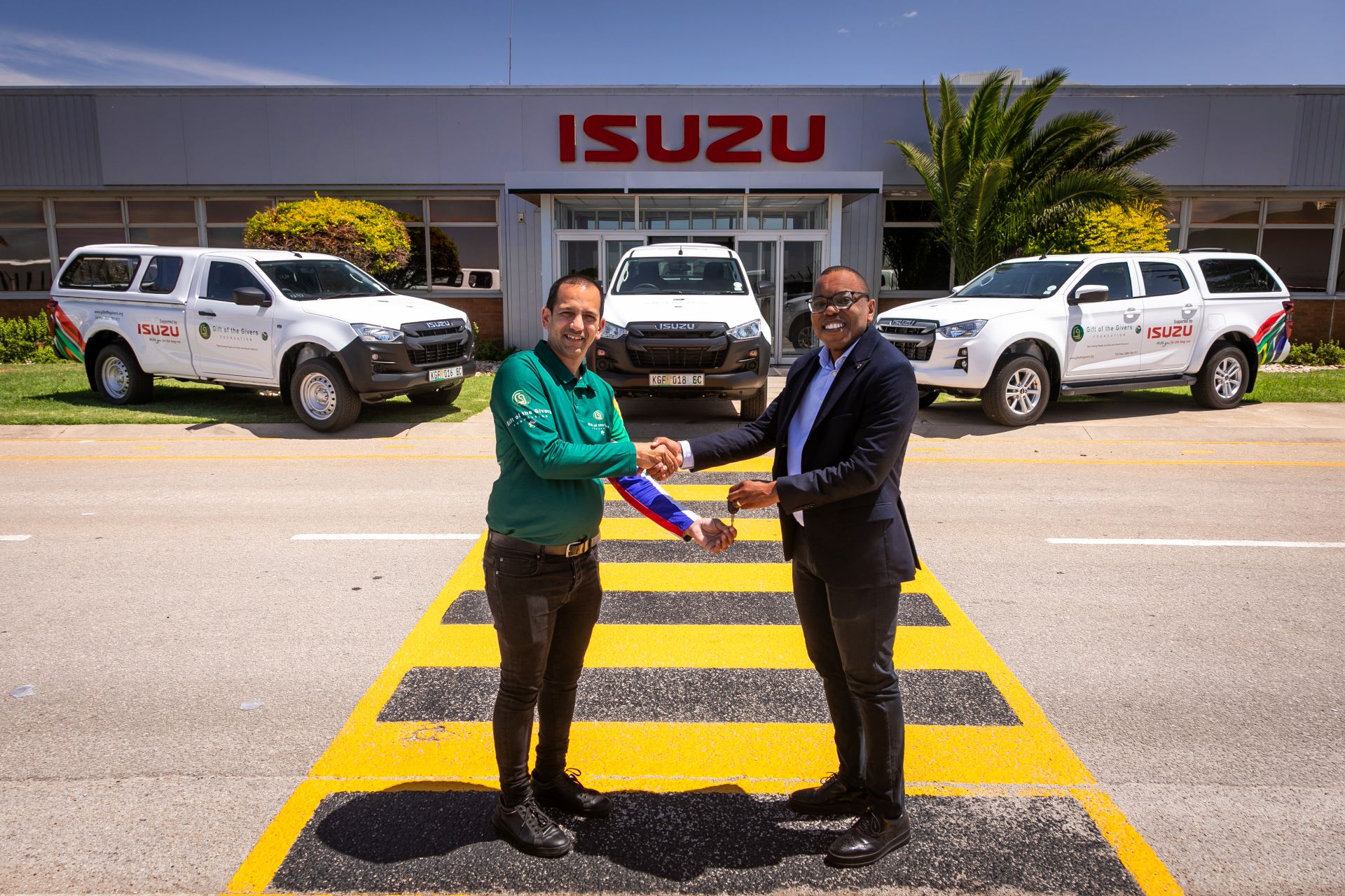 ISUZU hands over three ISUZU D-MAX bakkies to Gift of the Givers to amplify critical disaster relief
