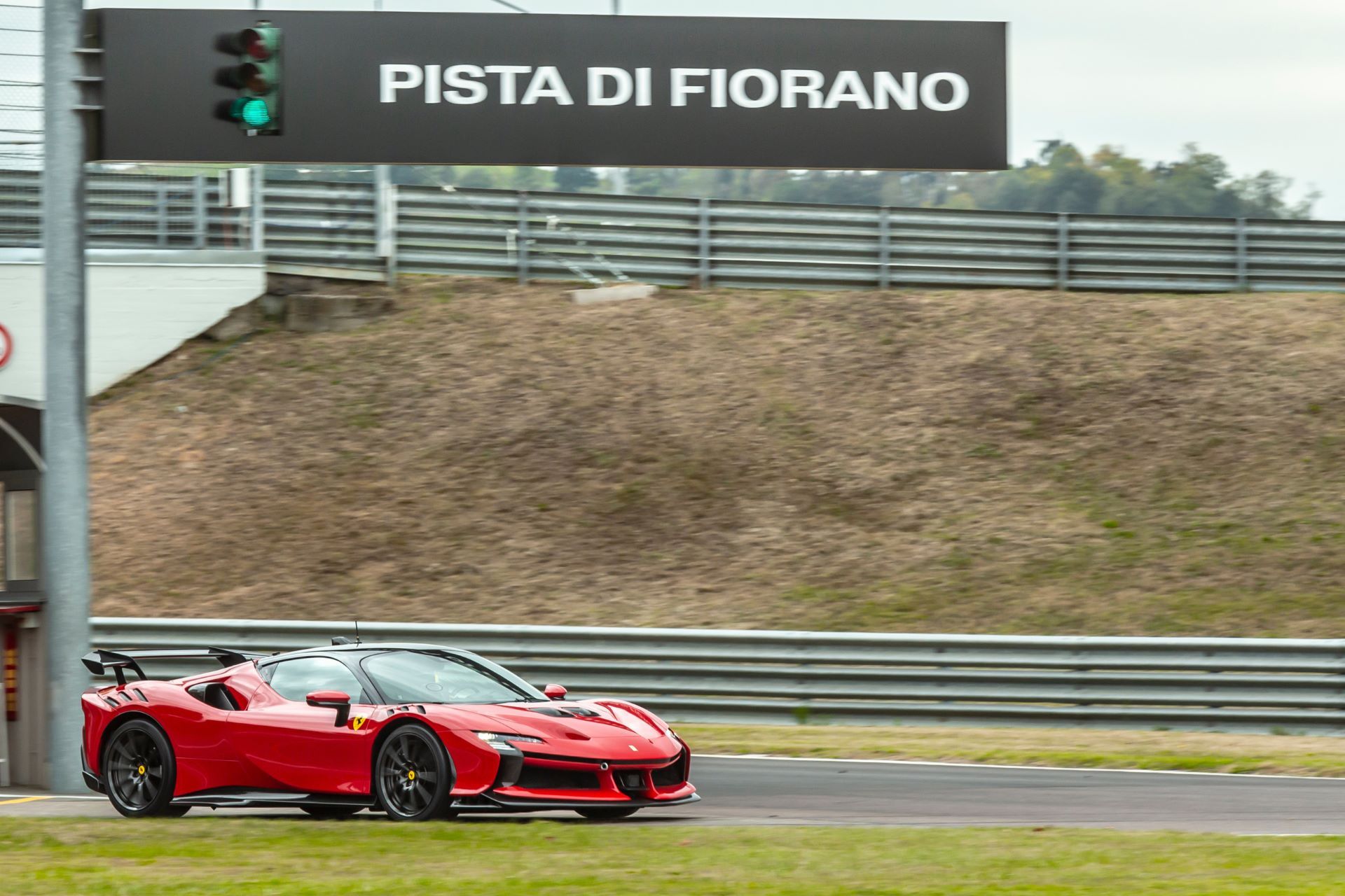 The Ferrari SF90 XX Stradale sets a 1’ 17.309” lap record at Fiorano for a road-going car
