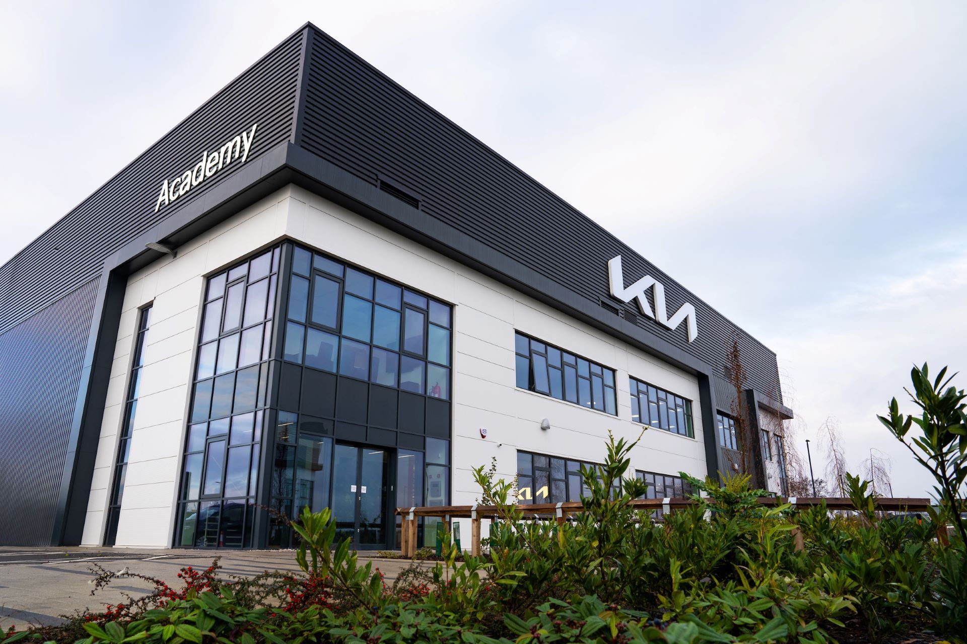 Kia opens new state-of-the-art technical training academy in Derby