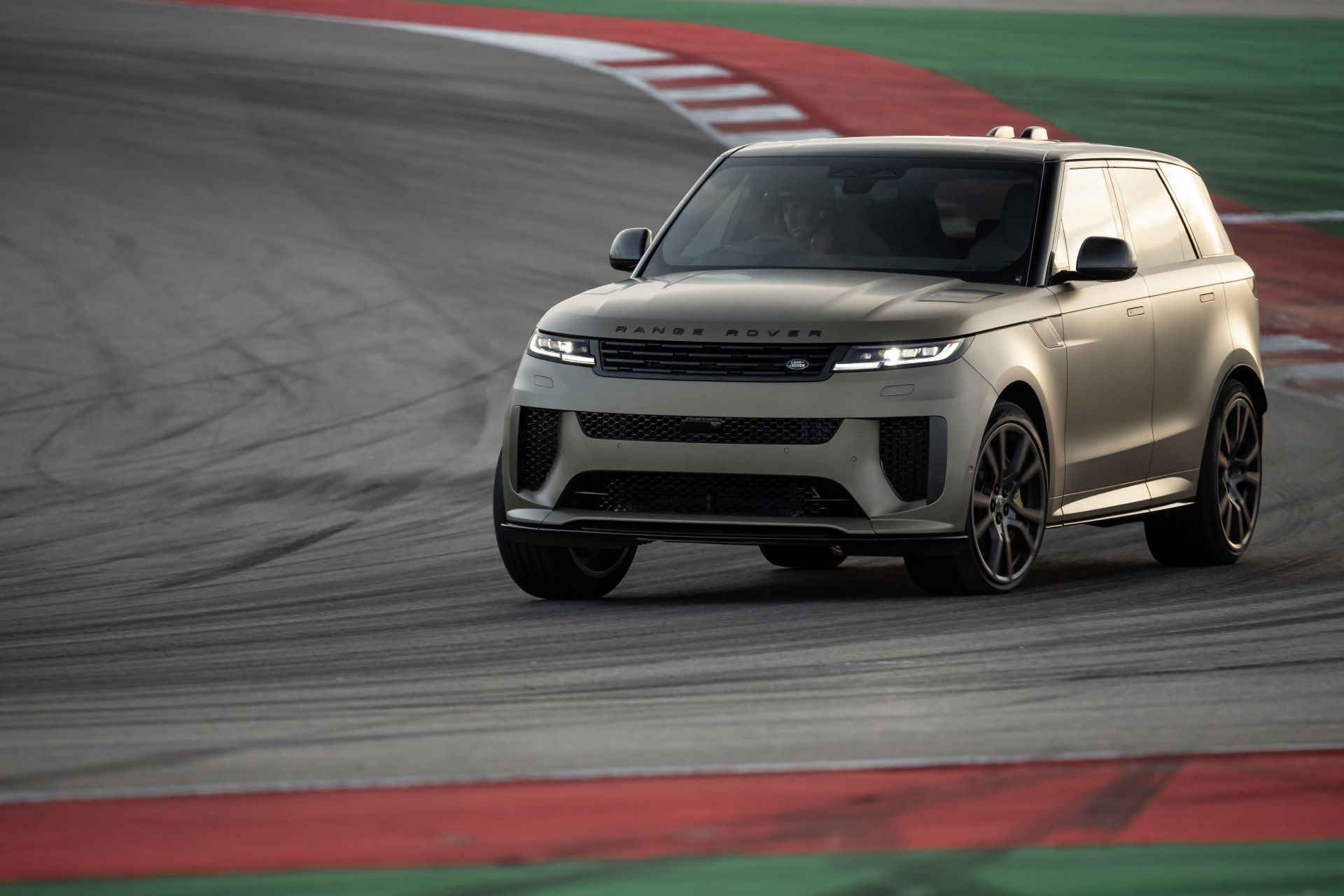 Range Rover Sport SV Showcases Stellar Brake Performance at Portimão Circuit Test