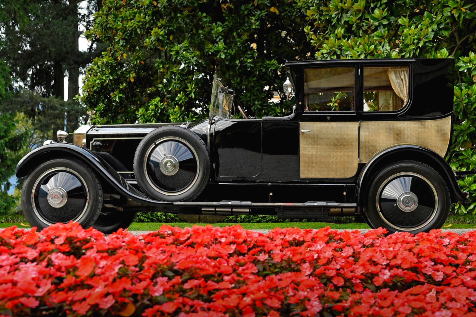 PHANTOM AT 100: A CENTURY OF BESPOKE MASTERPIECES AND CULTURAL INFLUENCE