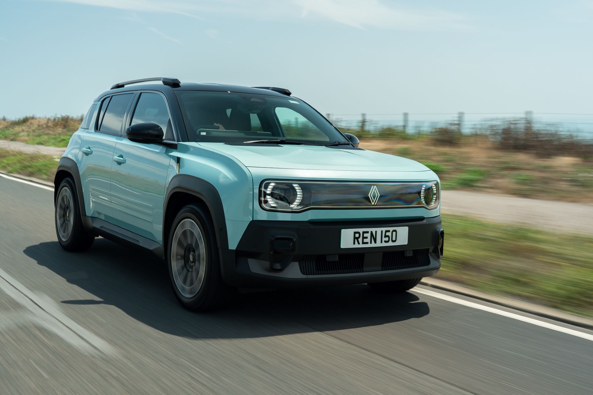 Renault 4 E-Tech Electric Named TopGear.com’s ‘Crossover of the Year’ 2026