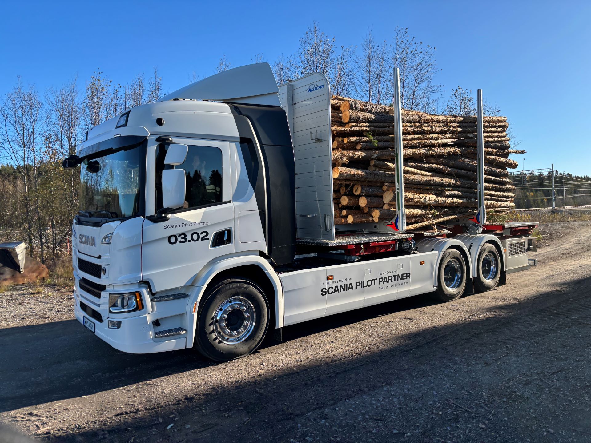 Scania and Horse Powertrain Put Range-Extended Hybrid Timber Truck to the Test in Sweden
